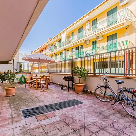 Anna's House Near The Sandy And With Wifi شقة